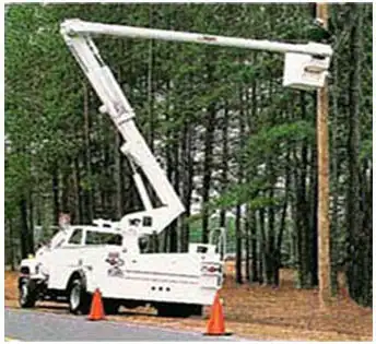 Cabling technician installing aerial fiberoptic network infrastructure services in NJ & Pa